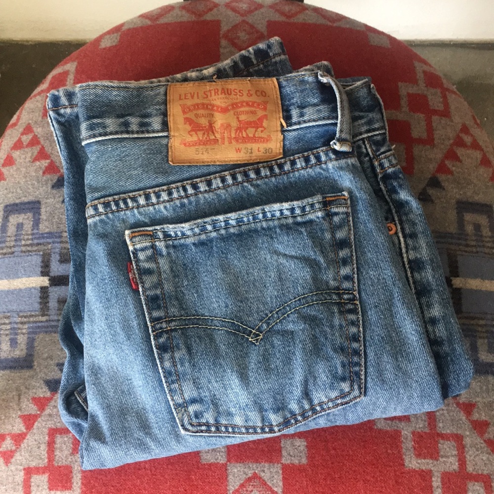 Cute distressed Levi’s 514 jeans!